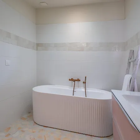 Gascon, 4 Etoiles Avec Piscine, Hammam & Sauna Holiday home *